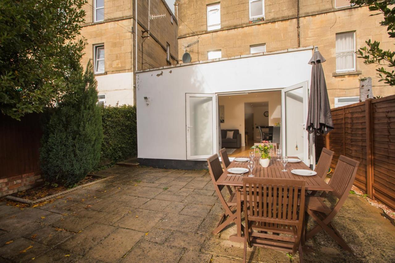 Spacious Apartments Bath Exterior photo
